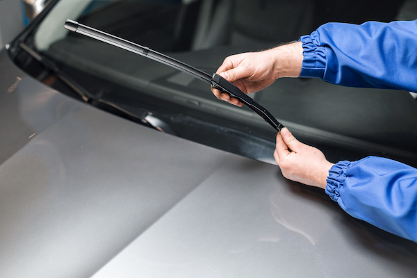 Top Signs That You Need New Windshield Wiper Blades